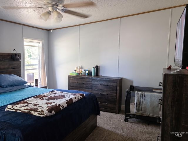 13821 Gary Ln, Caldwell, ID 83607