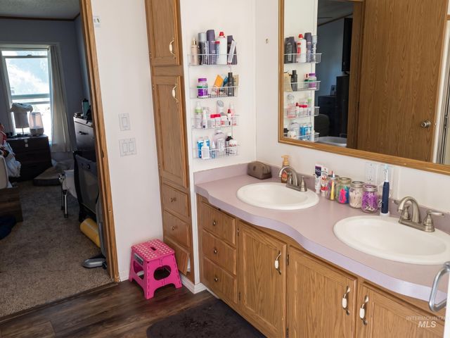 13821 Gary Ln, Caldwell, ID 83607