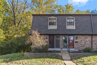 1220 Wicklow Road J, Ballwin, MO 63021