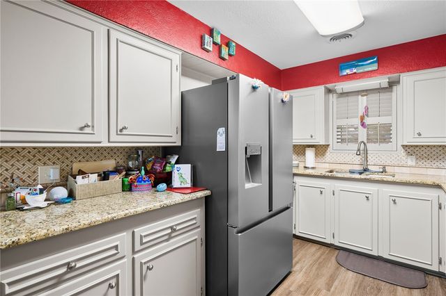 948 Oak Ave, Rockport, TX 78382