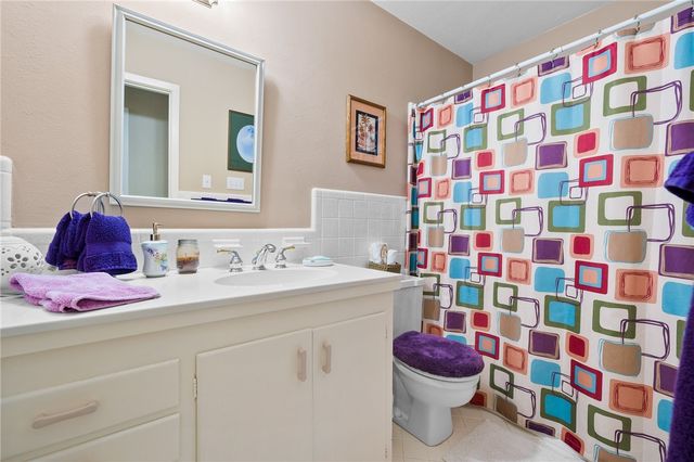 948 Oak Ave, Rockport, TX 78382