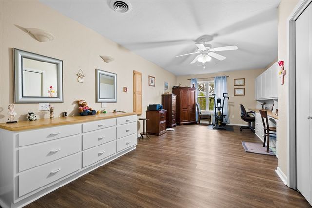 948 Oak Ave, Rockport, TX 78382