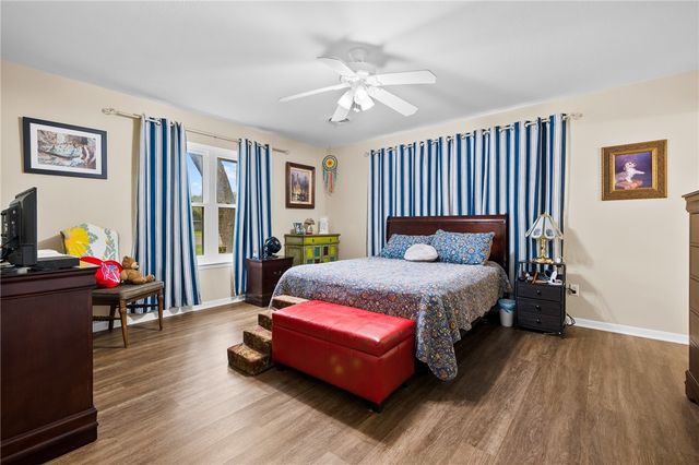 948 Oak Ave, Rockport, TX 78382