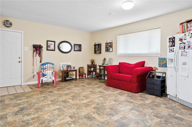 948 Oak Ave, Rockport, TX 78382