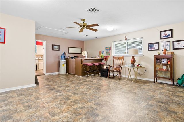 948 Oak Ave, Rockport, TX 78382