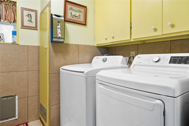 948 Oak Ave, Rockport, TX 78382