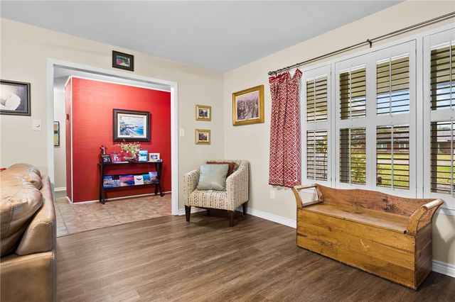 948 Oak Ave, Rockport, TX 78382