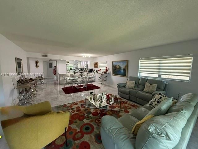 12850 SW 4th Ct 201I, Pembroke Pines, FL 33027