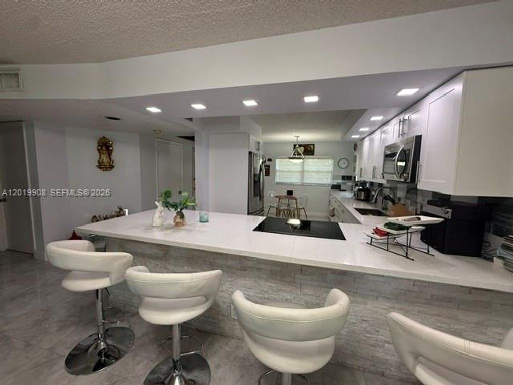 12850 SW 4th Ct 201I, Pembroke Pines, FL 33027