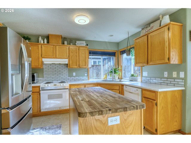 33280 LINDEN St, Scappoose, OR 97056