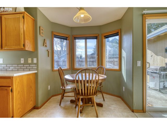 33280 LINDEN St, Scappoose, OR 97056