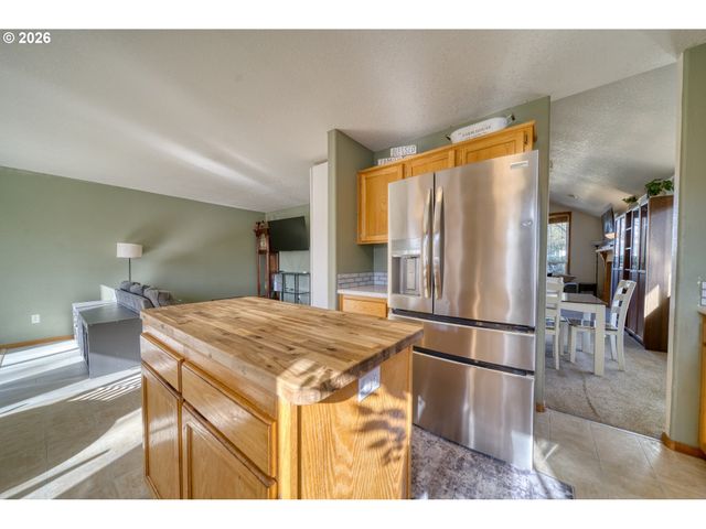 33280 LINDEN St, Scappoose, OR 97056