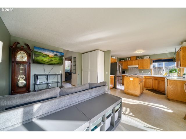 33280 LINDEN St, Scappoose, OR 97056