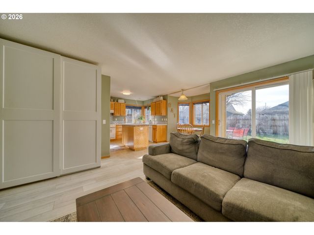 33280 LINDEN St, Scappoose, OR 97056