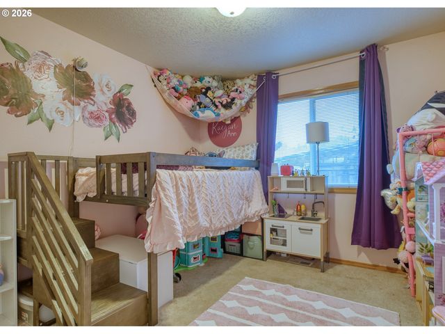 33280 LINDEN St, Scappoose, OR 97056