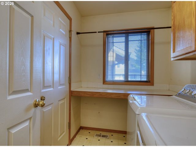 33280 LINDEN St, Scappoose, OR 97056