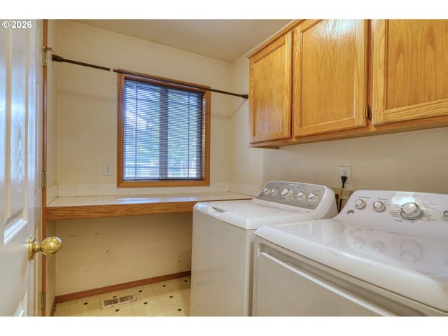 33280 LINDEN St, Scappoose, OR 97056