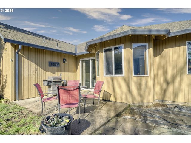 33280 LINDEN St, Scappoose, OR 97056