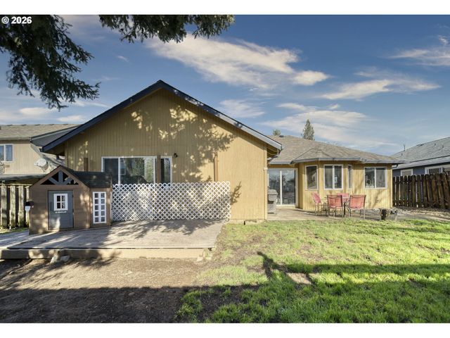 33280 LINDEN St, Scappoose, OR 97056