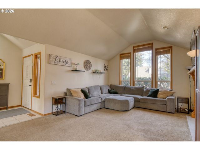 33280 LINDEN St, Scappoose, OR 97056