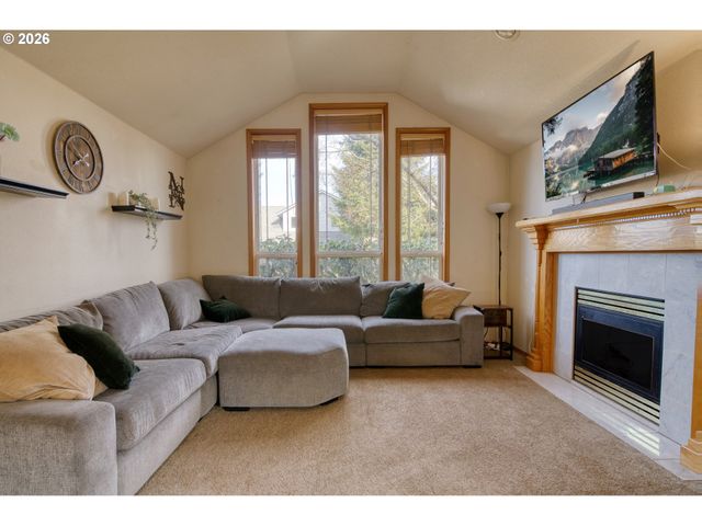 33280 LINDEN St, Scappoose, OR 97056