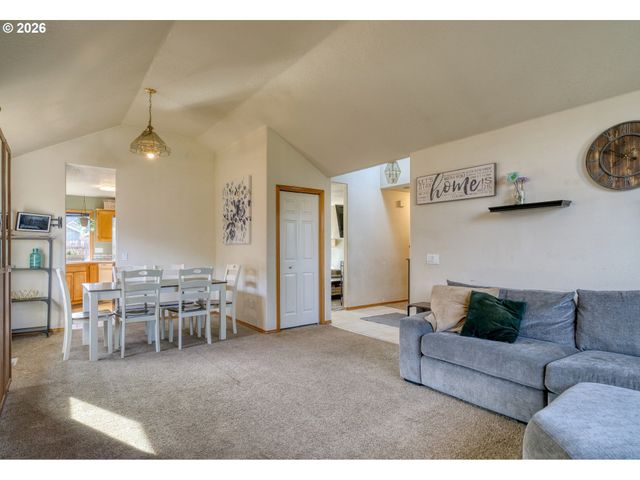 33280 LINDEN St, Scappoose, OR 97056