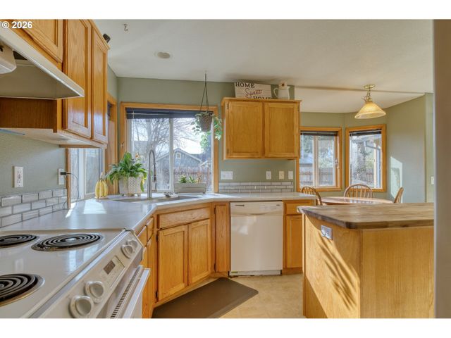 33280 LINDEN St, Scappoose, OR 97056