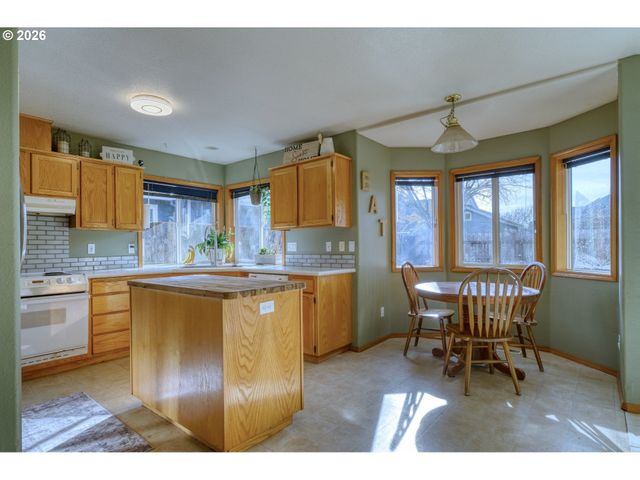 33280 LINDEN St, Scappoose, OR 97056