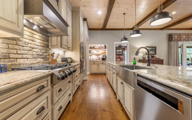 547 Toccoa River Lane, Mineral Bluff, GA 30559