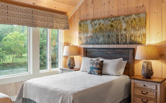 547 Toccoa River Lane, Mineral Bluff, GA 30559