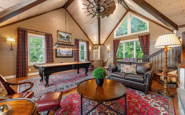 547 Toccoa River Lane, Mineral Bluff, GA 30559