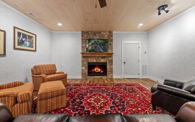 547 Toccoa River Lane, Mineral Bluff, GA 30559