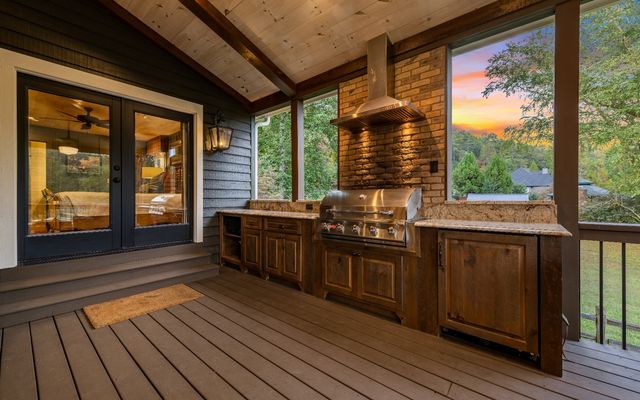 547 Toccoa River Lane, Mineral Bluff, GA 30559