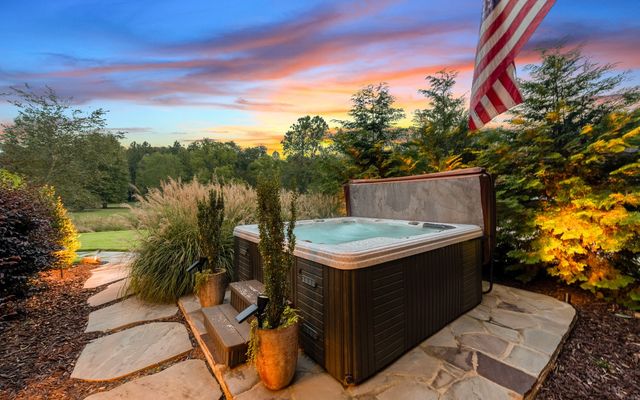 547 Toccoa River Lane, Mineral Bluff, GA 30559