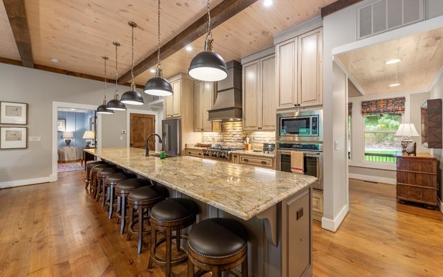 547 Toccoa River Lane, Mineral Bluff, GA 30559