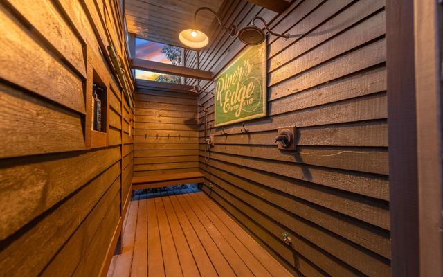 547 Toccoa River Lane, Mineral Bluff, GA 30559