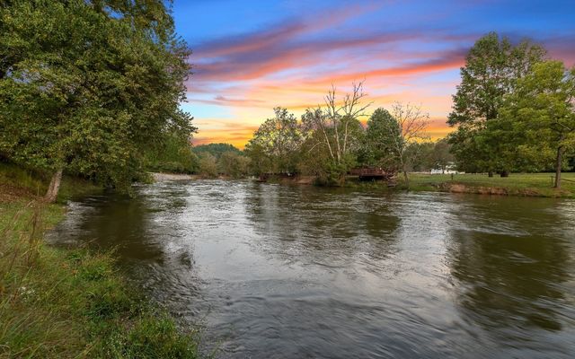 547 Toccoa River Lane, Mineral Bluff, GA 30559