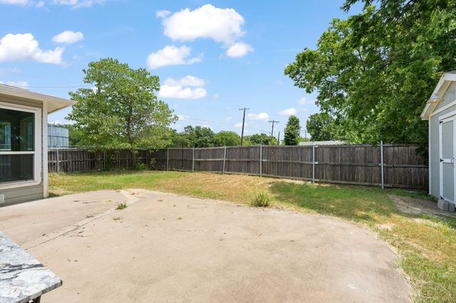 111 W Shelton Street, Alvarado, TX 76009