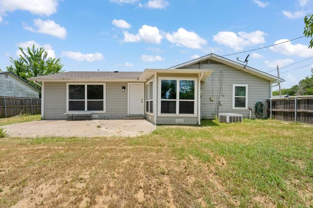 111 W Shelton Street, Alvarado, TX 76009