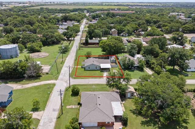 111 W Shelton Street, Alvarado, TX 76009
