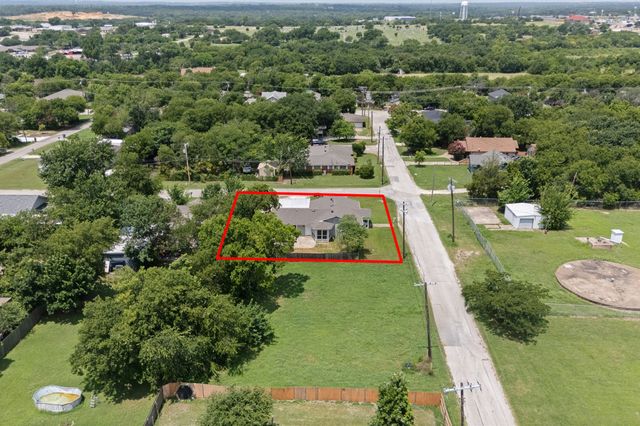 111 W Shelton Street, Alvarado, TX 76009