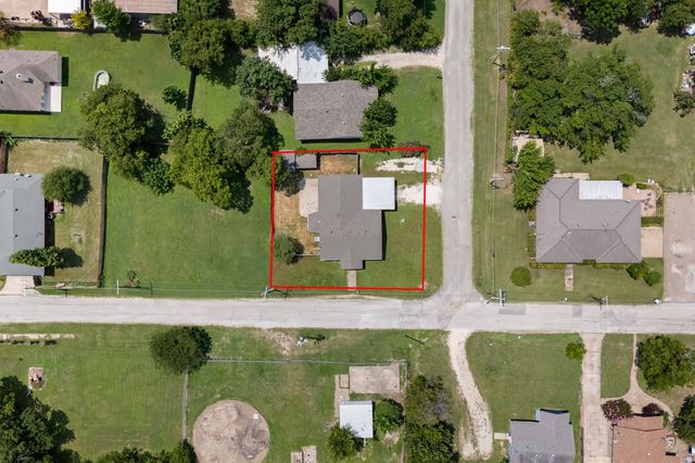 111 W Shelton Street, Alvarado, TX 76009