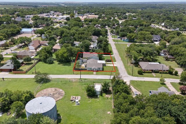111 W Shelton Street, Alvarado, TX 76009