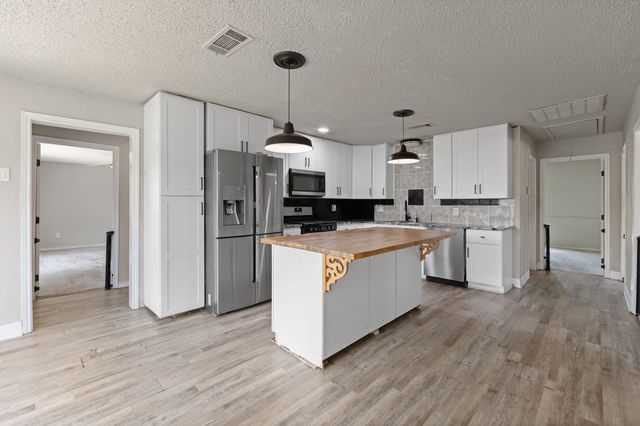 111 W Shelton Street, Alvarado, TX 76009
