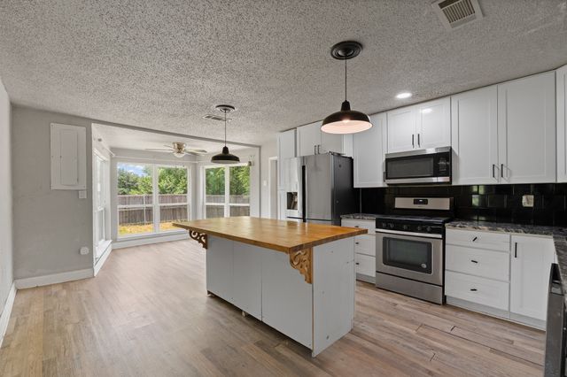 111 W Shelton Street, Alvarado, TX 76009