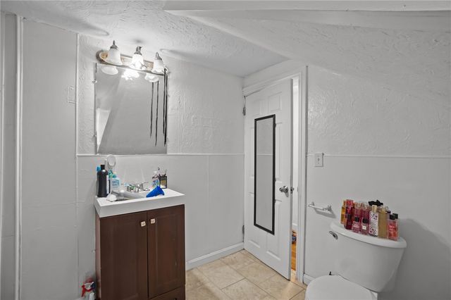 50 Jefferson Avenue, Pawtucket, RI 02860