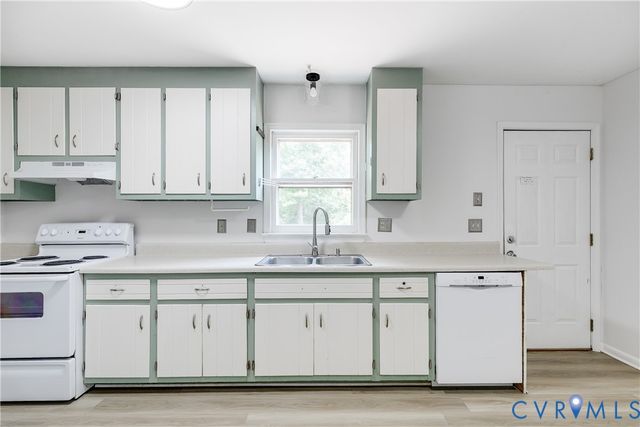 8512 Boones Trail Rd, Chesterfield, VA 23832