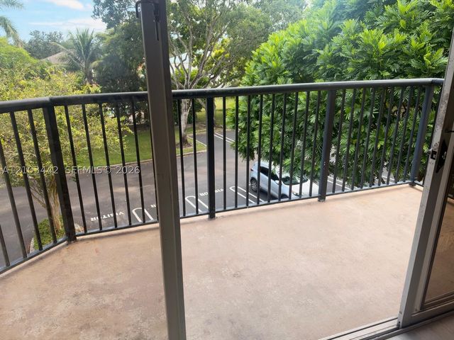 8721 Wiles Rd 303, Coral Springs, FL 33067