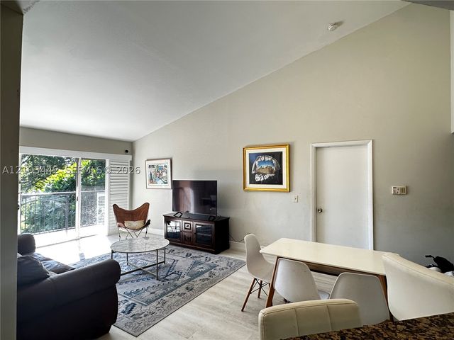 8721 Wiles Rd 303, Coral Springs, FL 33067