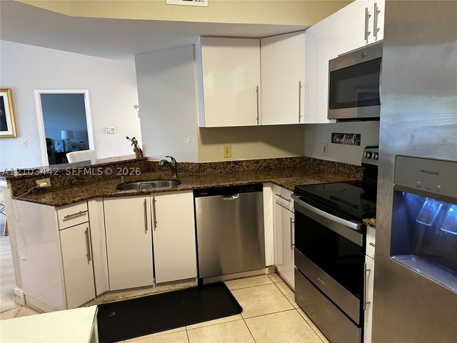 8721 Wiles Rd 303, Coral Springs, FL 33067